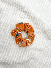 Load image into Gallery viewer, Pumpkin Spice Scrunchie